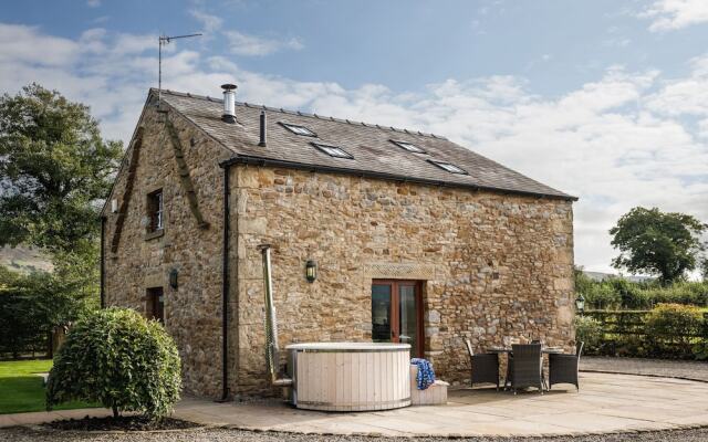 Beautiful Secluded 2-bed Barn With Woodfire Hottub