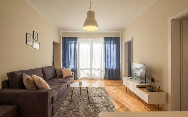 FM Deluxe 2-BDR Apartment with Balcony - Zaimov Park