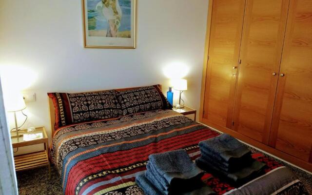 50 Meters to Beach! AC - Wifi -Near City Center