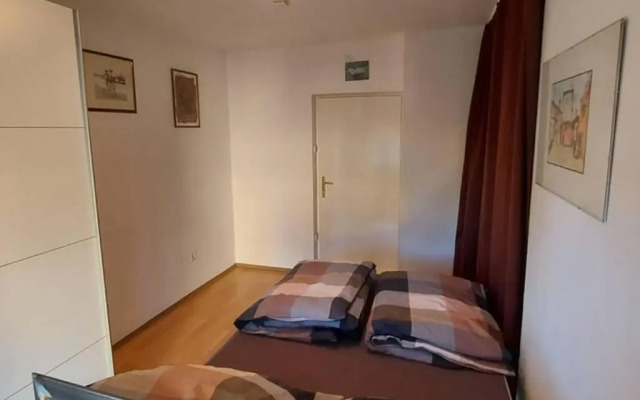 Quiet apartment close to town