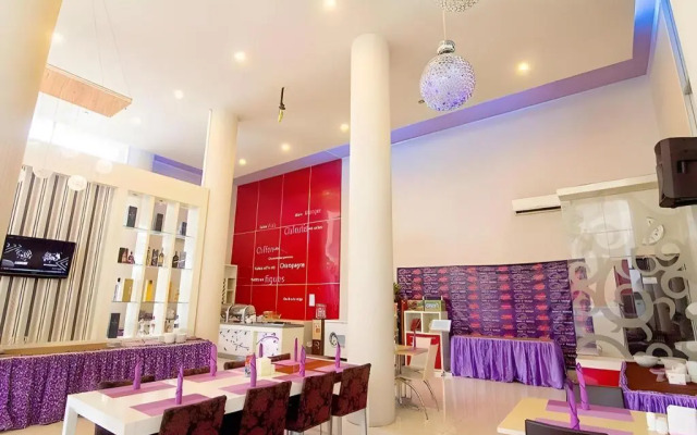 Royal Hotel n' Lounge