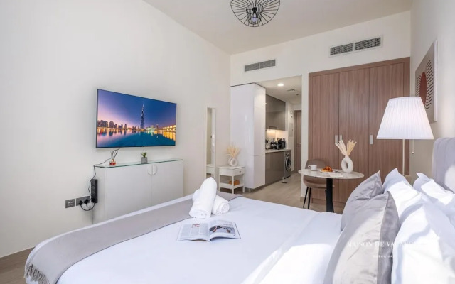 Large Balcony Studio 10mins From Dubai Mall