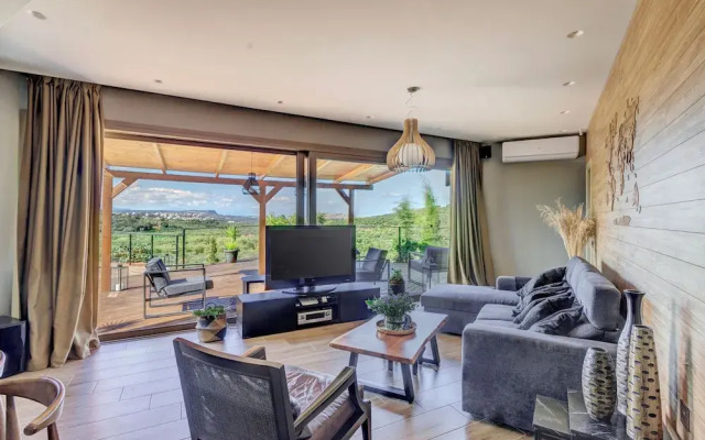 Stunning 2-bed Pool Villa in Skepasti