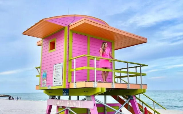 FLiXBed The Latinx - MIA Airport