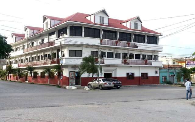 Hotel Casa Flores De Tikal