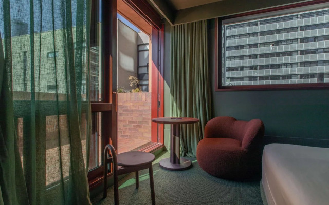 Hyde Melbourne Place