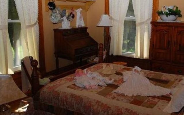 Country Doll House Bed And Breakfast