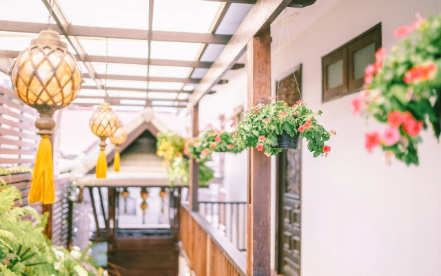 Ratchiangsaen Flora House