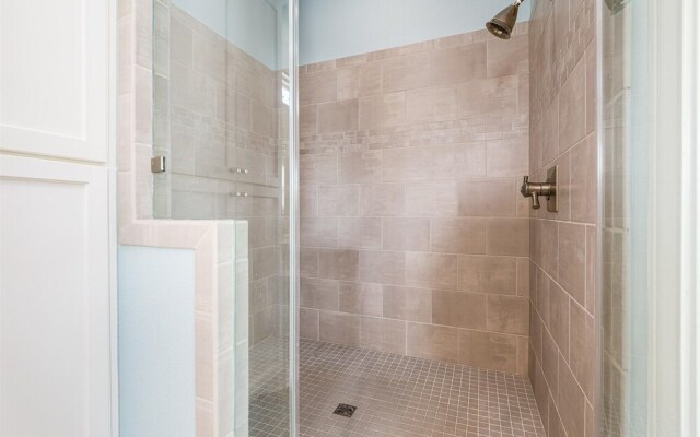 Sweetsol 4 Bedroom Home by RedAwning