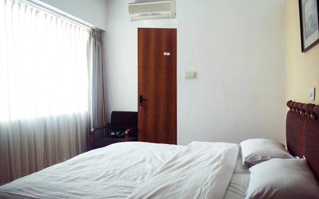 Hotel Ambassador, Chauni