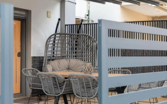 SithoniaRS Luxury Ground Floor Apartment With Private Garden