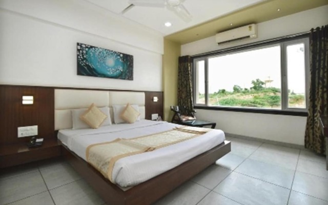 Crimson Park Shripriya Hotel