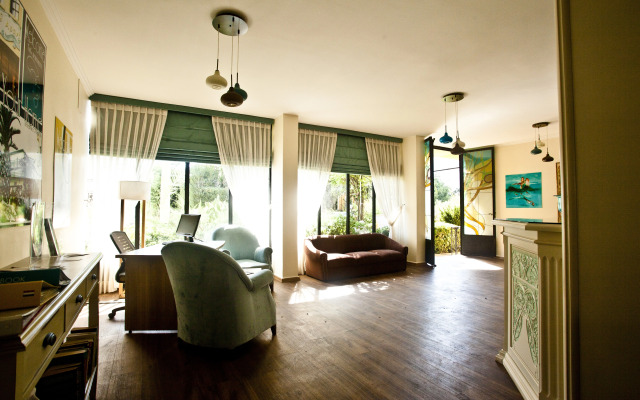 T & G Apartments