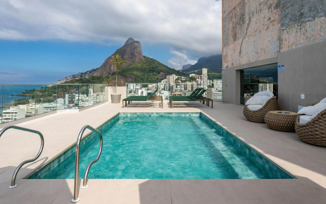 (902-B) Studio com Vista Mar e Comodidades