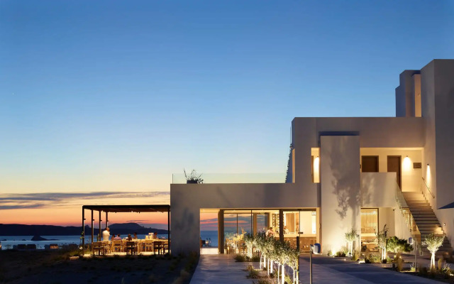 White Coast Pool Suites