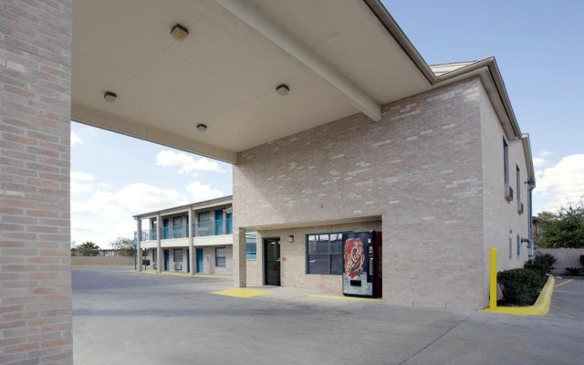 Americas Best Value Inn - San Antonio Lackland AFB