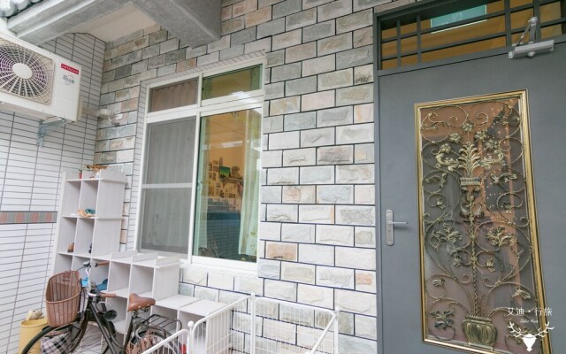 Eddie’s House Hostel