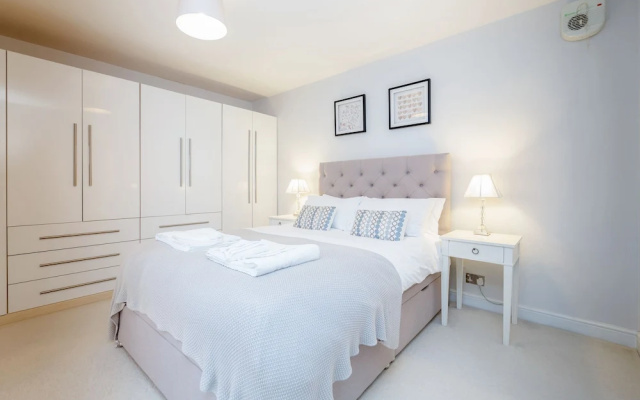 Putney Court - 1 Bed Apartment by BaseToGo