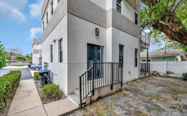 Townhome-10 mins to FTL Beach & Downtown