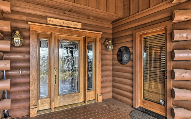 Hot Tub, Grill: Hilltop Log Cabin in Hot Springs!