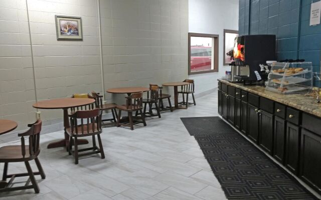 Faribault Hometown Inn & Suites