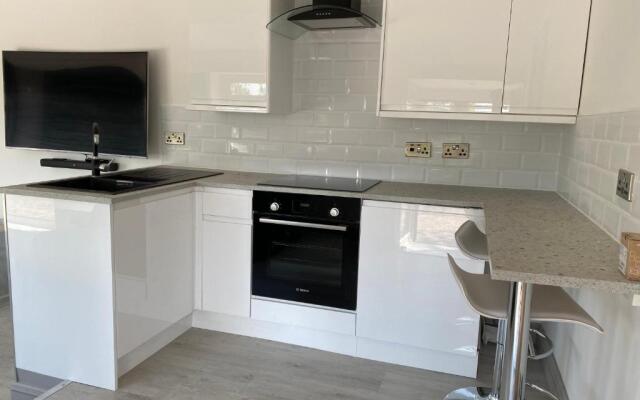 Secluded studio apartment with private gated access- The Pavilion