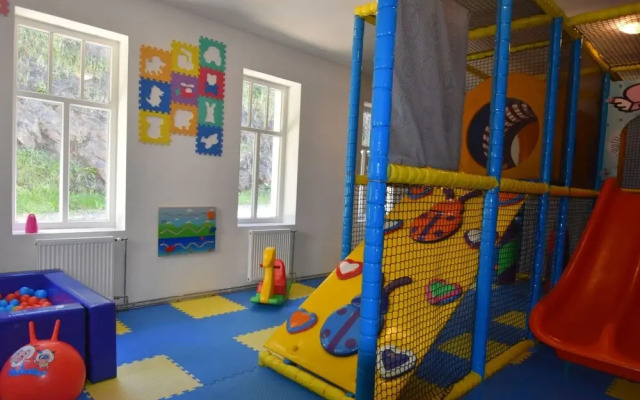 Cozy Chalet in Dolni Brusnice With Swimming Pool
