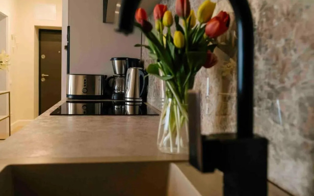 Sunny 2BR Flat-Top Location-Amazing Views