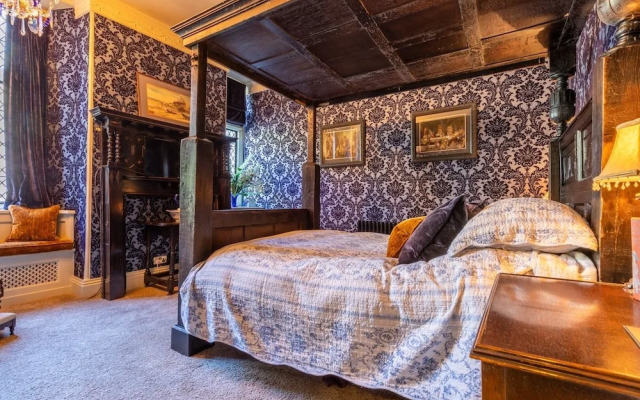 Kendal - Gothic Hall - Luxury Rooms or Apartment