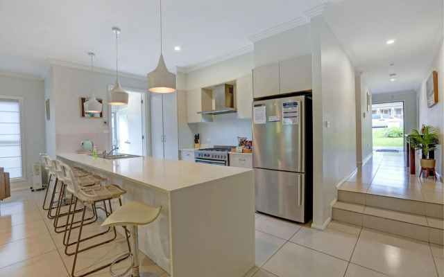 Luxury Spacious Entertaining Areas and Close to Hyams Beach