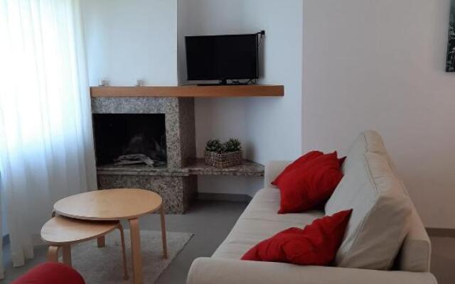 Appartamento GIOIOSA 1 con ampio terrazzo e vista Lago