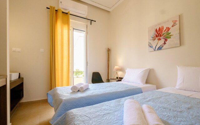 Home with Courtyard in Heart of Old Town