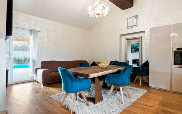 Beautiful Holiday Home in Novigrad With Private Swimming Pool