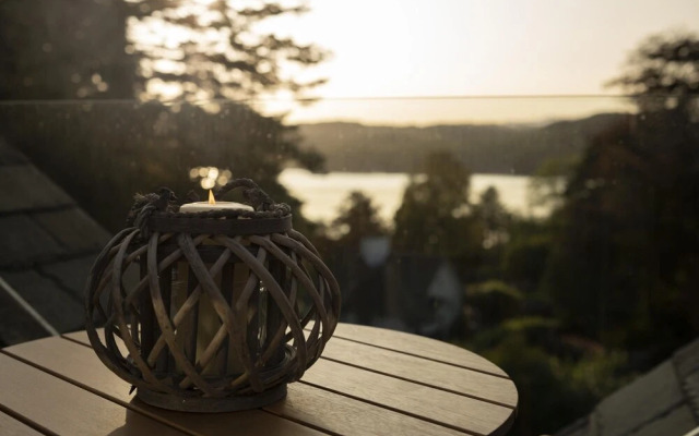 Storrs Hill Sanctuary - Spacious Studio - Stunning Lake Views