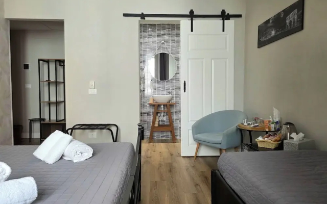 Nicole Suite