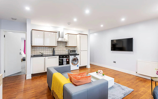 Bright Clapham Apartment