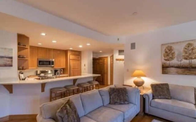 Strawberry Park Ski-in Ski-Out Condo by RedAwning