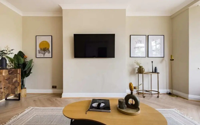 The Blackheath Hideaway - Alluring 2bdr Flat With Balcony