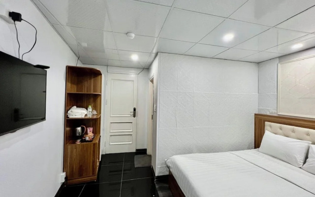 Sen Hotel My Dinh Song Da