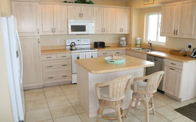 Jamaica Royale 401 - 2 Br Condo