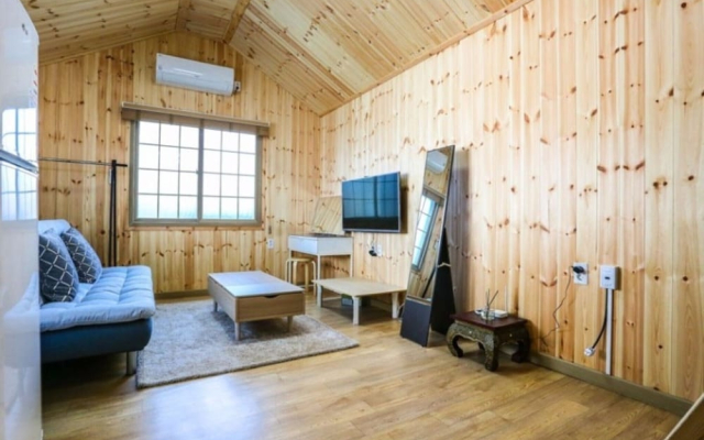 Jeju Woljeong Cello House Pension