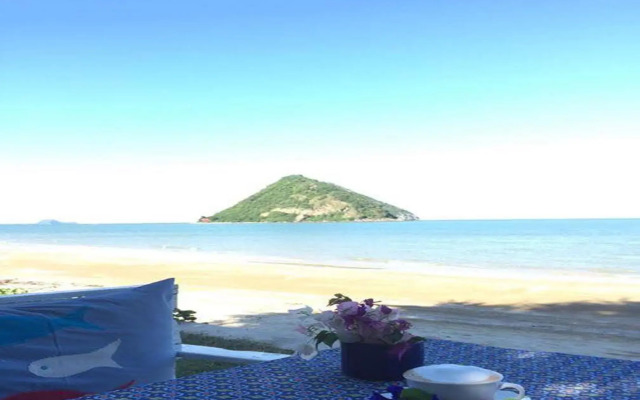 Brassiere Beach Resort