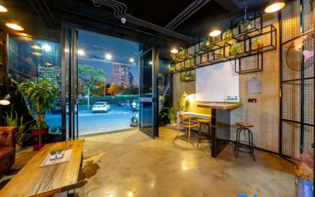 World Longquan Hotel (Shanghai Expo Exhibition Hall)