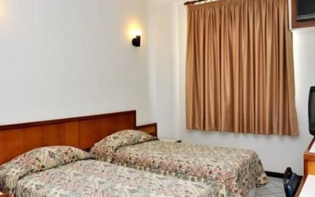 Hostess Hotel