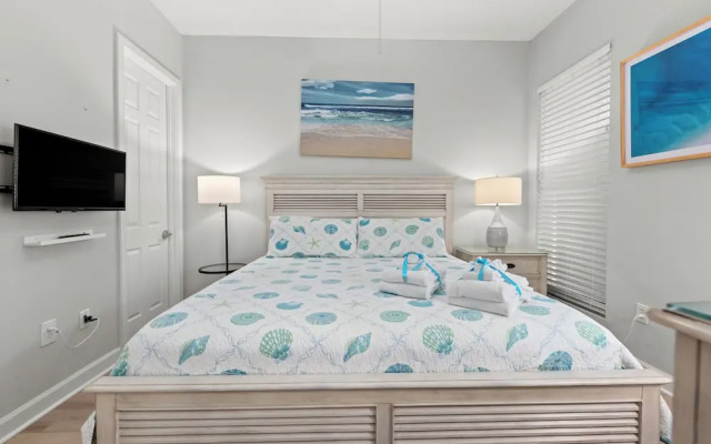 Newly Renovated! Breathtaking Views! Fourth Floor! Pools! Grill! Beach Chairs