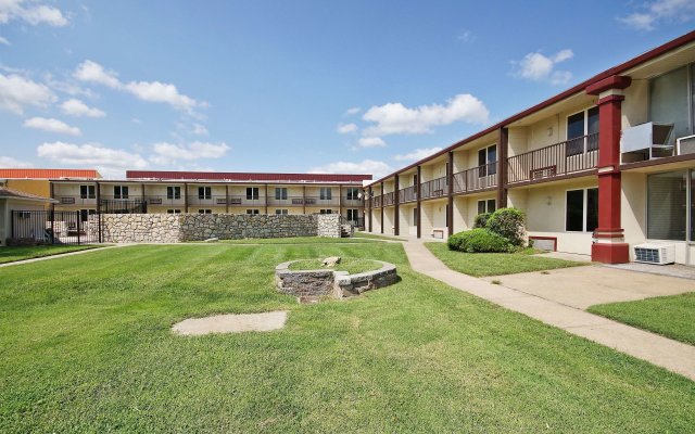Countryside Suites Kansas City Independence I-70E Sports Complex Hotel