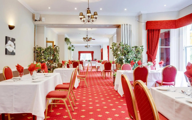 Old Rose and Crown Hotel