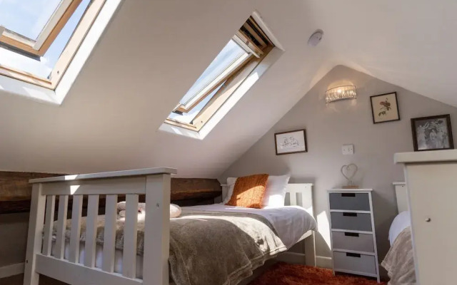 Stunning 2 Bed Cottage in Fordwells