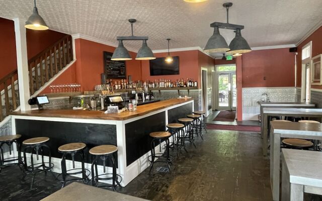 The Groveland Hotel