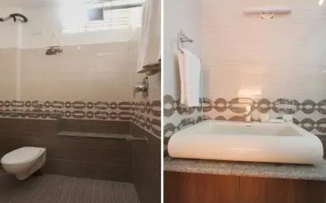 OYO 15965 Hotel Nandi Gateway